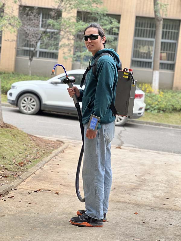 Laser cleaning machine