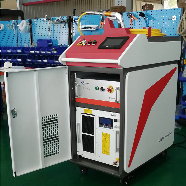 What factors should be considered when choosing a laser welding machine manufacturer?